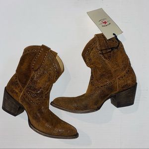 NWT Idyllwild Two-Step booties in rust 7.5m